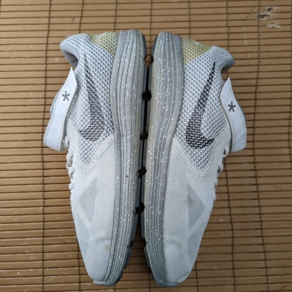 Nike Revolution 3 FlyEase white Running Shoes women's Size 9.5W   great conditio - Picture 9 of 11